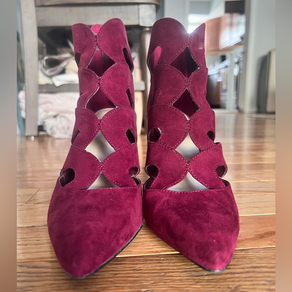 Nine West Heals never worn